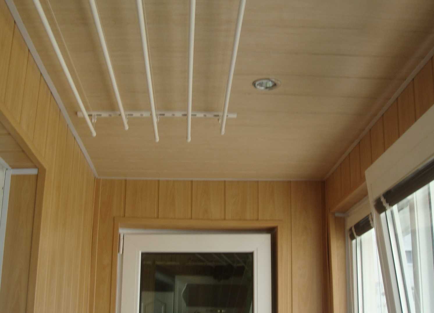 Как крепить пвх-панелей на стены или потолок?