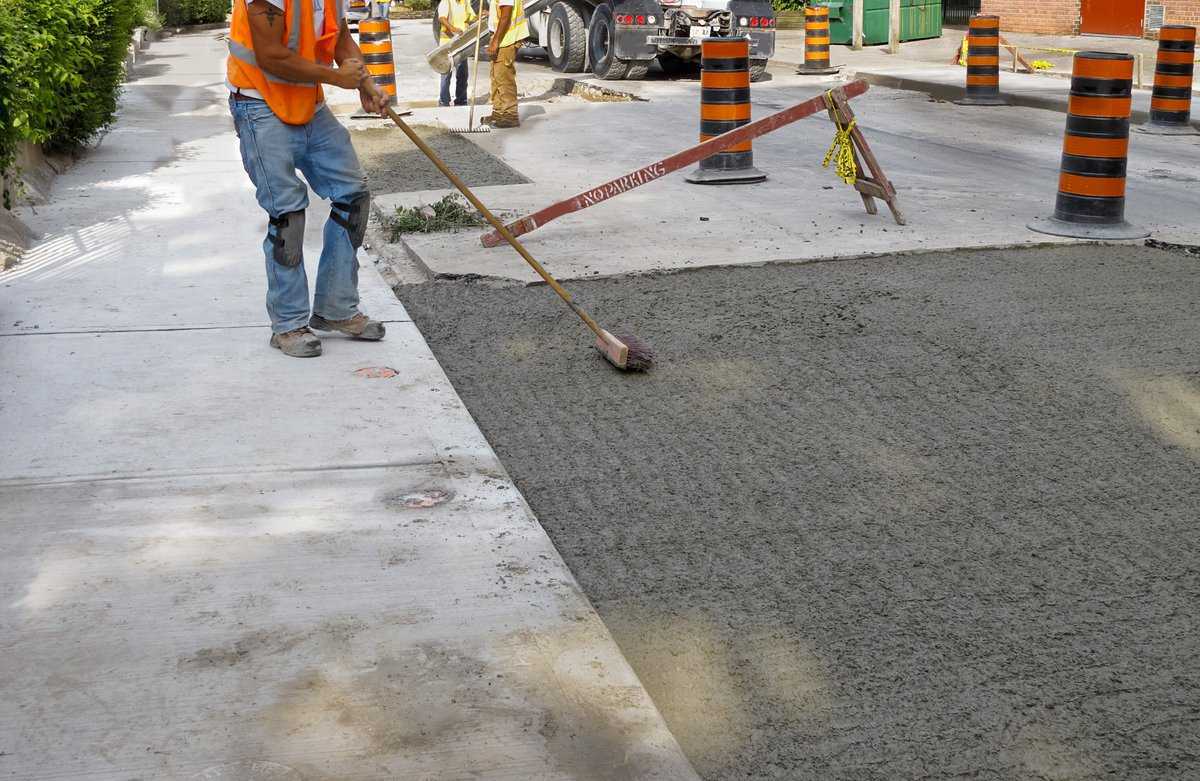 Вместо бетона можно. Конкрит бетон технология. Бетонное покрытие дорог. Бетонный асфальт. Бетон дорога.