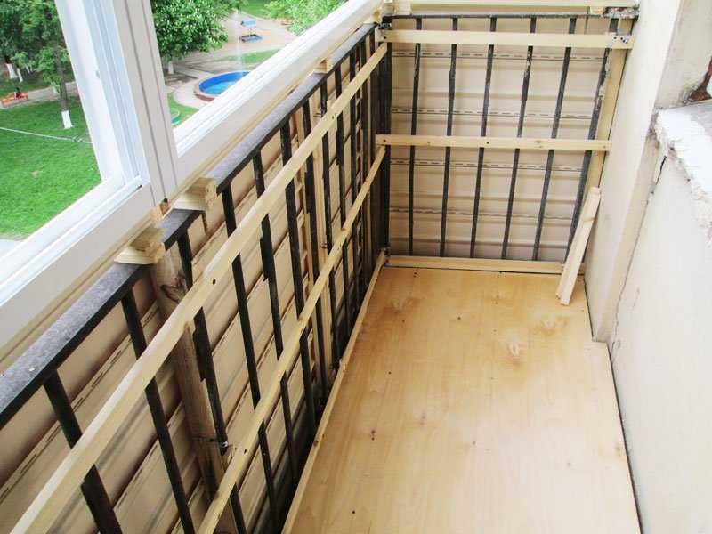 24 фото дизайн балкона обшитого деревянной вагонкой