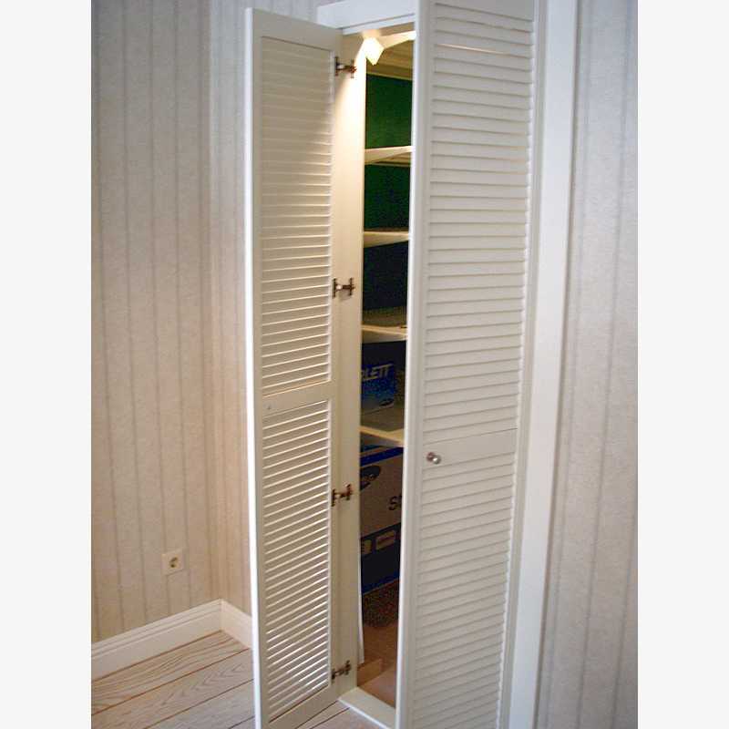 Жалюзийные деревянные двери: устройство и монтаж конструкций