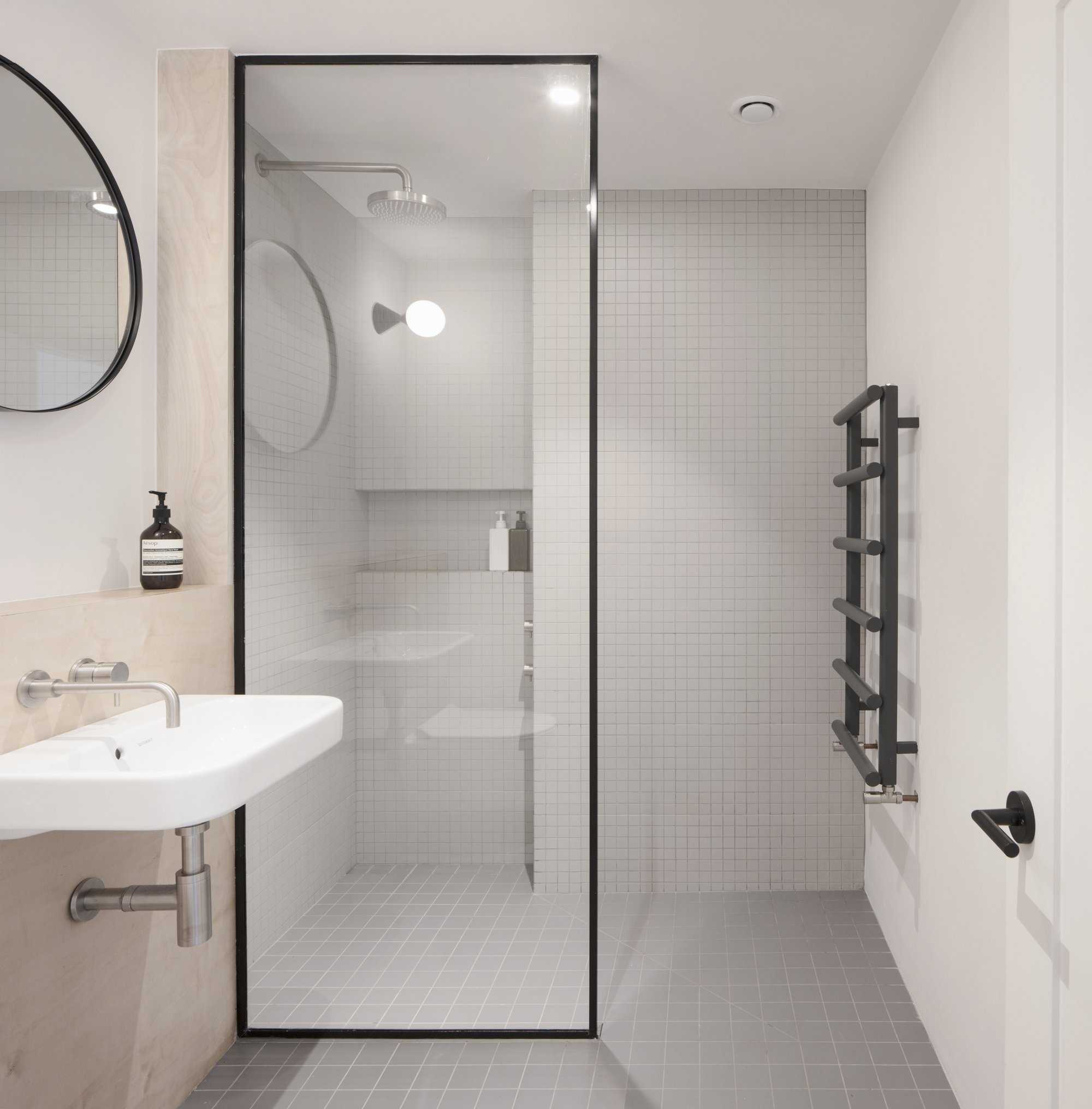 Ванная комната с душевой кабиной дизайн маленькая площадь без унитаза