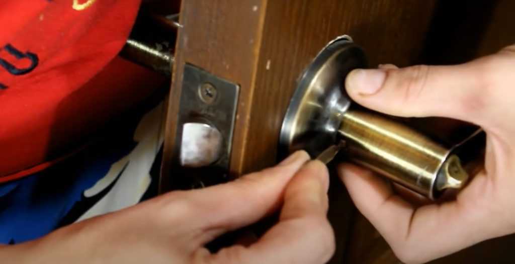Замена ручки двери: пошаговые инструкции для разных видов