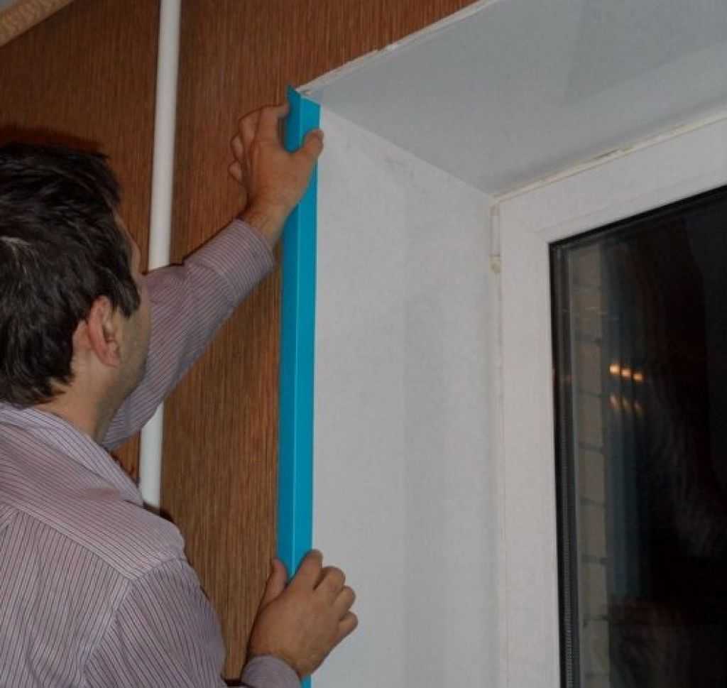 Чем приклеить пластиковый уголок к стене и к откосу окна пвх