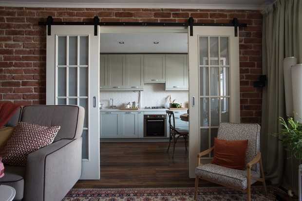 Раздвижные двери между кухней и гостиной для разделения и красоты, 26 фото