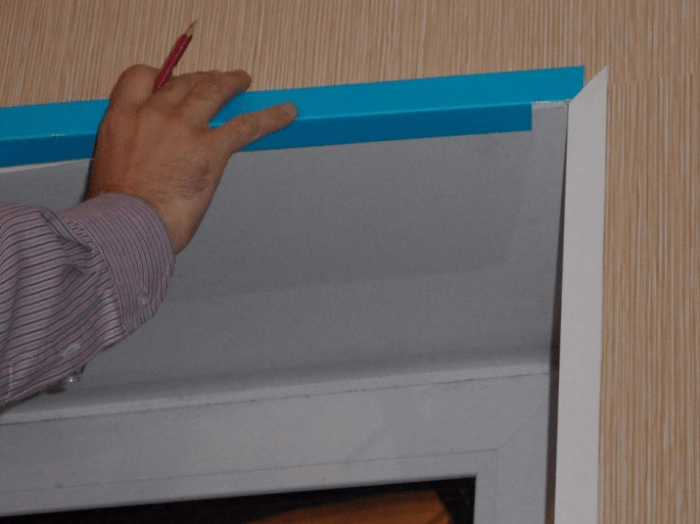 Чем приклеить пластиковый уголок к стене и к откосу окна пвх: технологические особенности процесса
