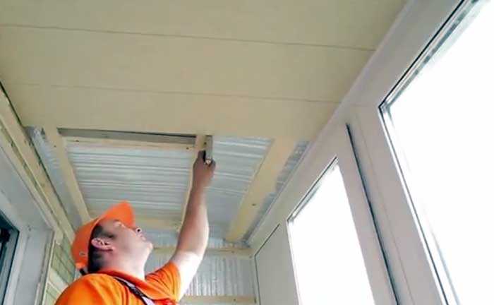 Отделка потолка на балконе пластиковыми панелями своими руками (фото и видео)