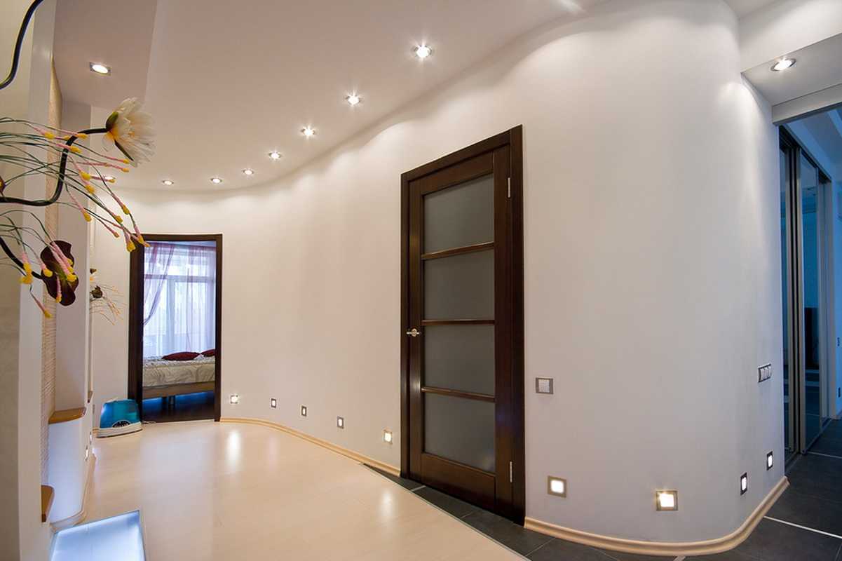 Дизайн точечного освещения натяжного потолка фото