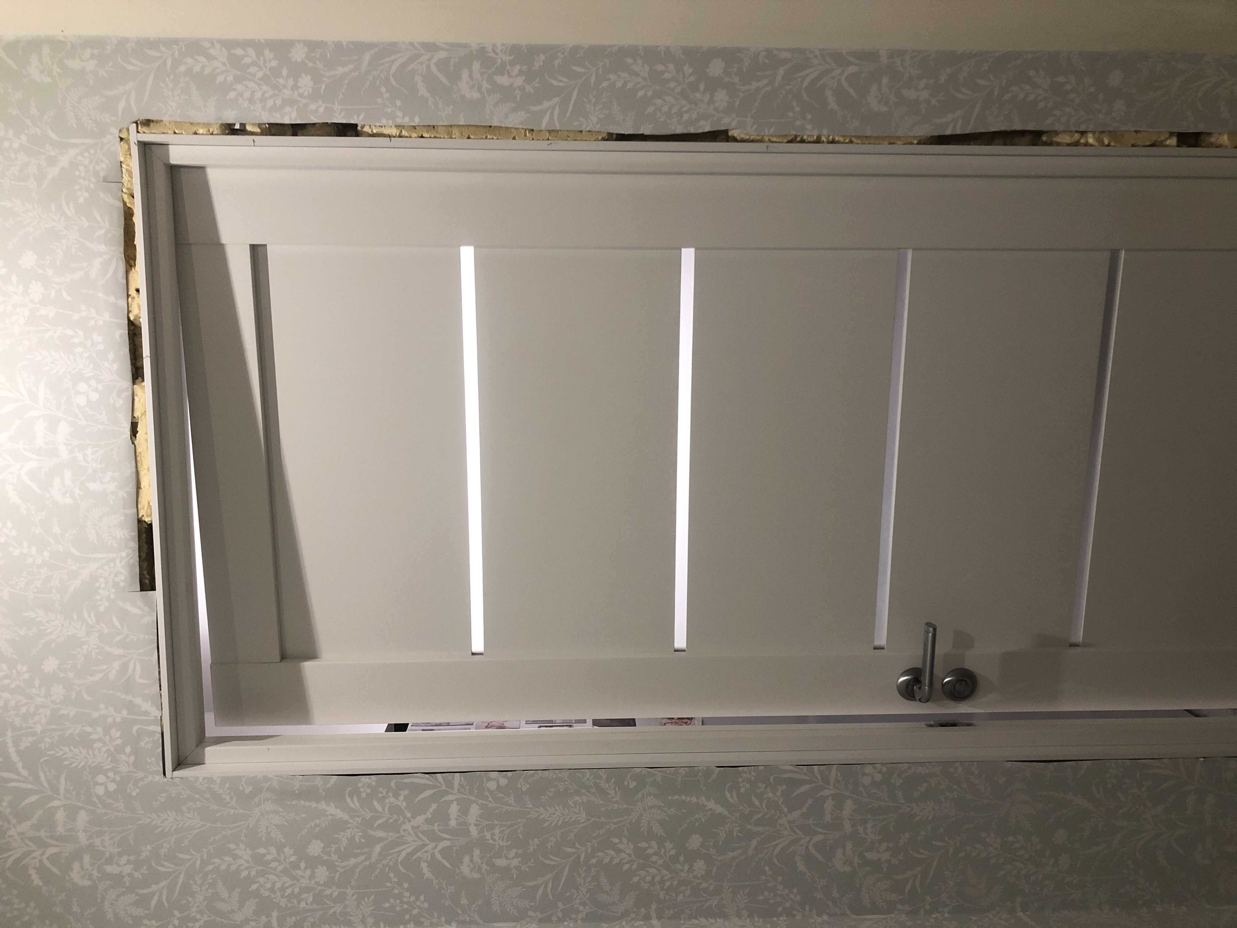 Двери без наличников: подвесные межкомнатные со скрытым коробом, фото в интерьере