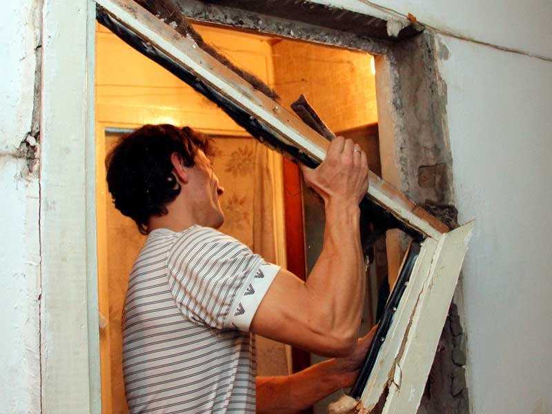 Особенности демонтажа старых дверей
