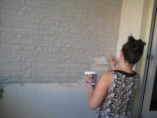 Как покрасить кирпичную стену на балконе: чем покрасить