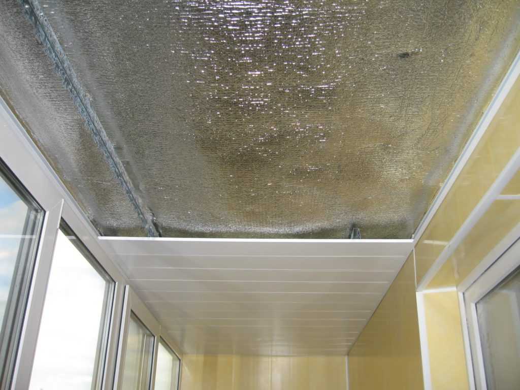 Потолок на балконе из панелей пвх - особенности и порядок монтажа