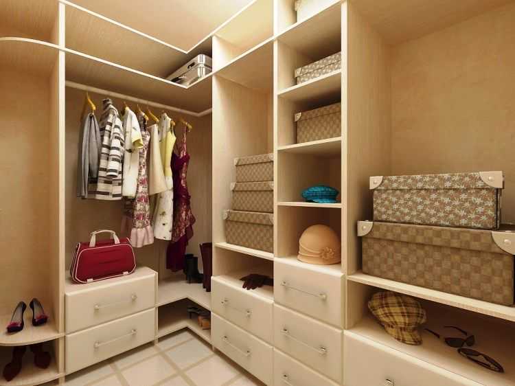 Маленький да удаленький: организуем гардеробную комнату правильно