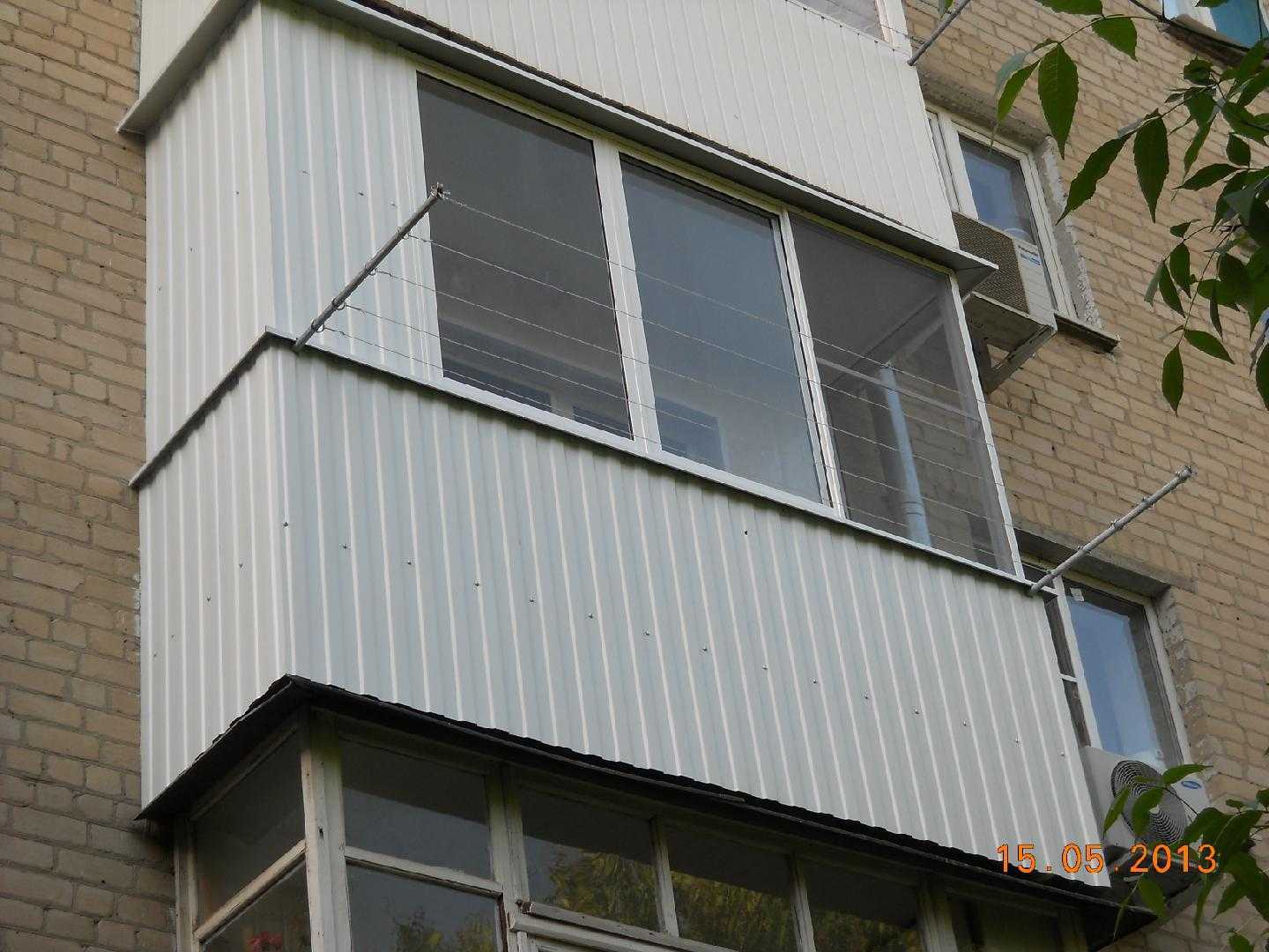 Чем лучше обшить балкон снаружи сайдингом или профнастилом. сравнение материалов