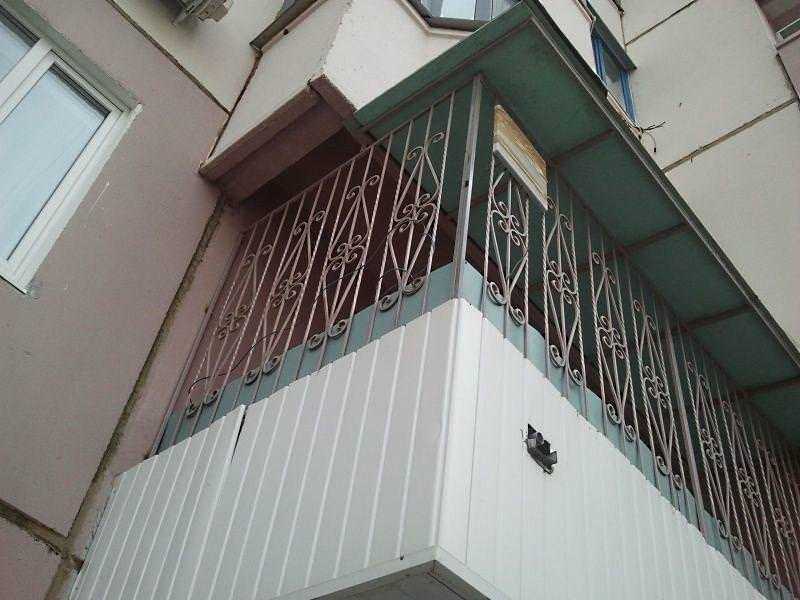 Решетка на лоджию. Решетка на балкон. Сварные решетки на балкон. Решетки на открытый балкон. Металлические решетки на балкон.