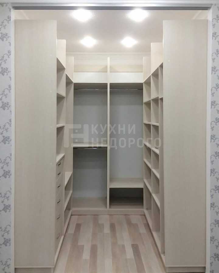 Дизайн спальни 18 кв.м в современном стиле, гардеробная в комнате, проект спальни и расстановка мебели
