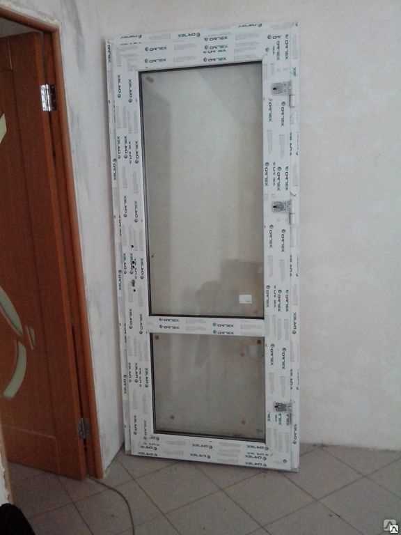 Двери с отделкой из экошпона: плюсы и минусы
